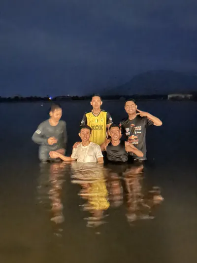 លេងទឹកម៉ោង ១យប់